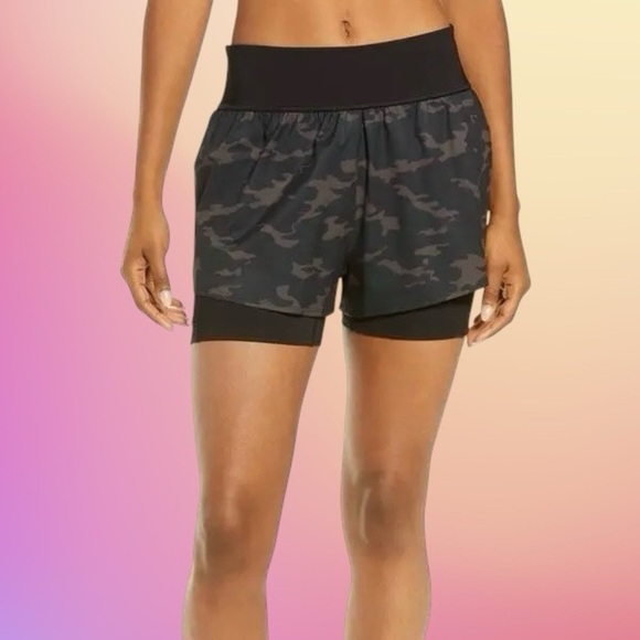 Spanx ‘The Get Moving’ Shorts in “Black Camo” Size XL - Picture 1 of 8
